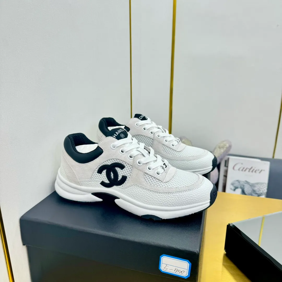 👟👟Ex-factory price 560👟👟～Original calfskin panda shoes Chanel 24C Latest hot style Panda Black and White Sports shoes Casual sneakers Xiaoxiang Hot item Classic black and white Panda color Coco girls must pay. Fabric: Original customized cowhide. Lining: Original imported breathable mesh lining. Outsole: Original molded rubber + TPU combination. Size: Women's 35-40